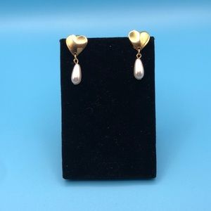 Clip-on Pearl Earrings with Gold Shaped Heart